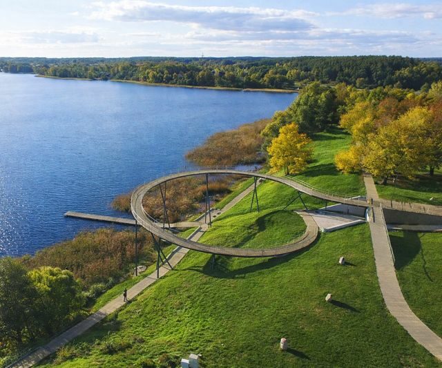 Ežerų ramybė Zarasuose ir grafų Platerių palikimas