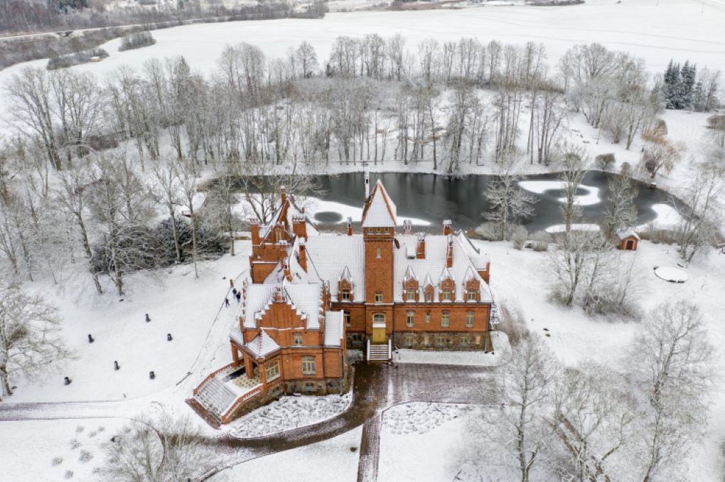 Jaunmokų pilis ir Šlokenbeko dvaras