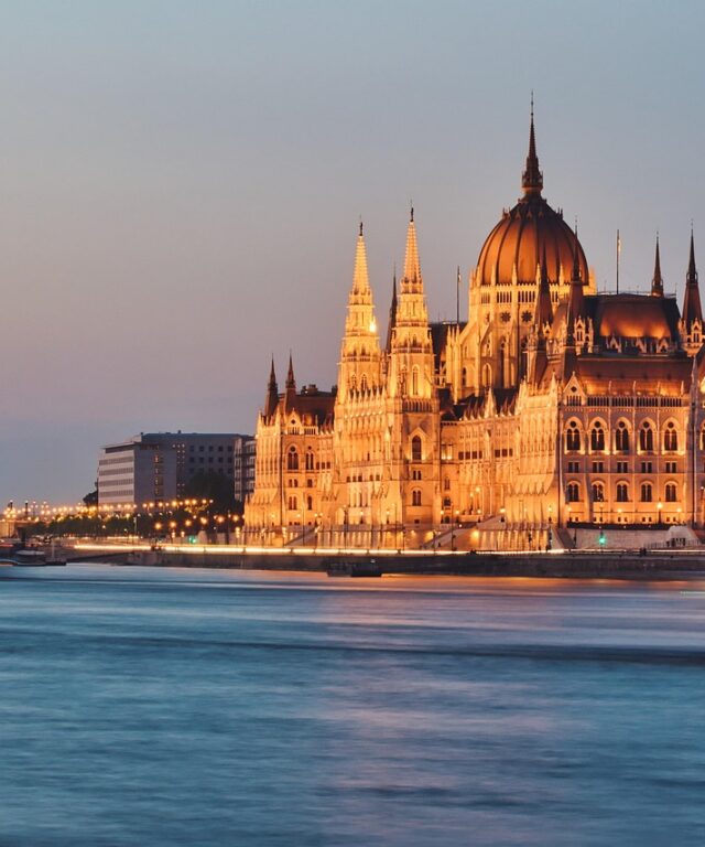 Spalvingas Budapeštas ir Ėgerio romantika