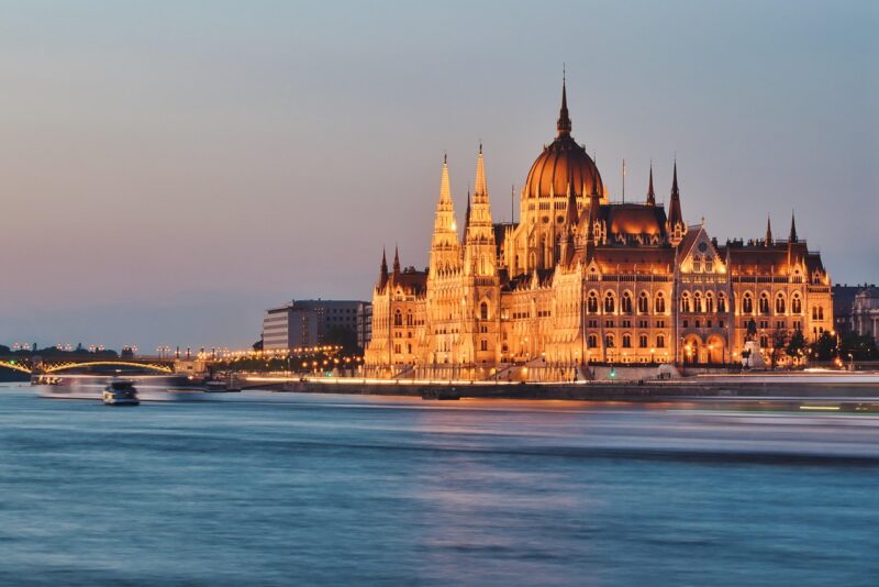 Spalvingoji Vengrijos sostinė Budapeštas