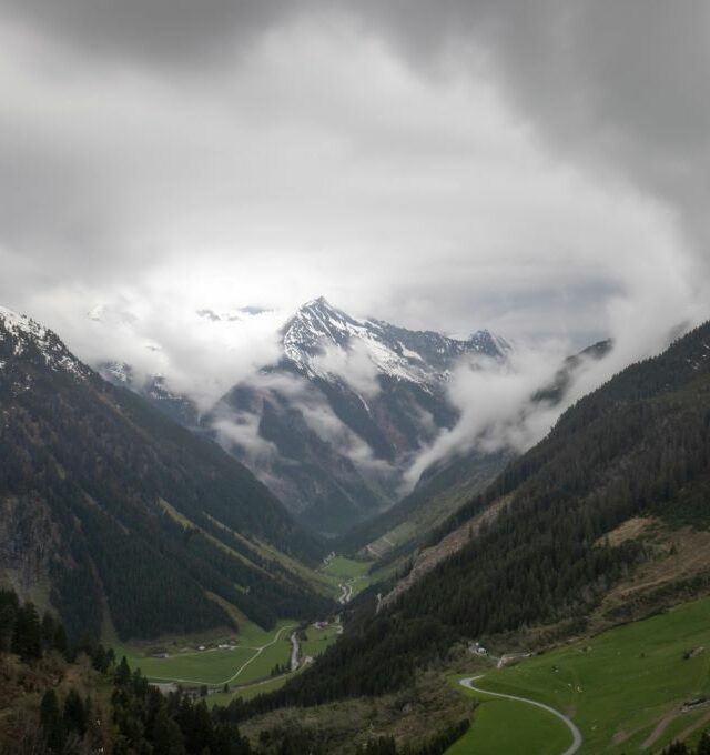 KOLEKTYVAMS Bavarija, Austrijos Tirolis, kur kerinti gamta, rūmai ir miestai