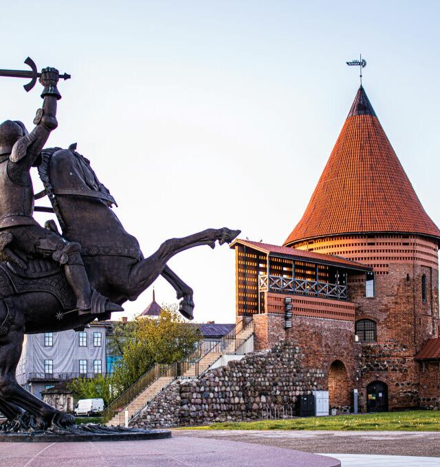 KOLEKTYVAMS Nepamirštama kelionė Kauno mariomis į Rumšiškes ir vaišės „Miško gryčioje“