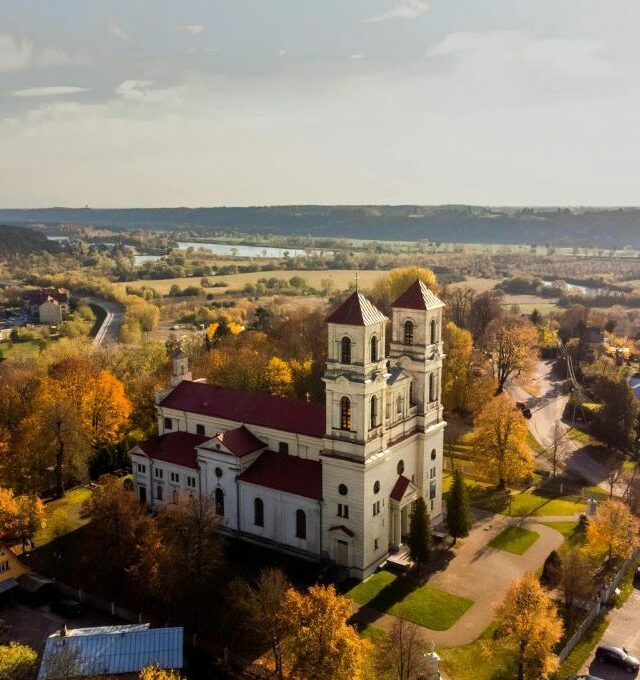 KOLEKTYVAMS Senieji Lietuviški patiekalai, Raudondvario dvaro pilis ir boheminis Kaunas