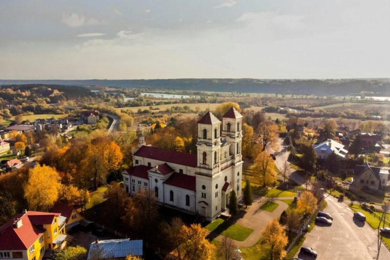 KOLEKTYVAMS Senieji Lietuviški patiekalai, Raudondvario dvaro pilis ir boheminis Kaunas