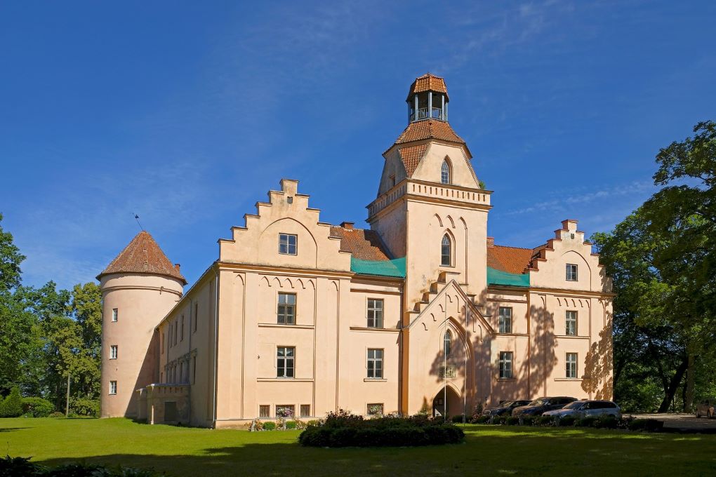 Kuldyga, Edolės pilis ir vyno degustacija