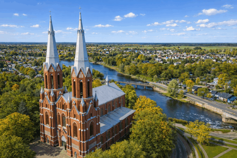 Po Anykščių kraštą: istorija, gamta ir skoniai